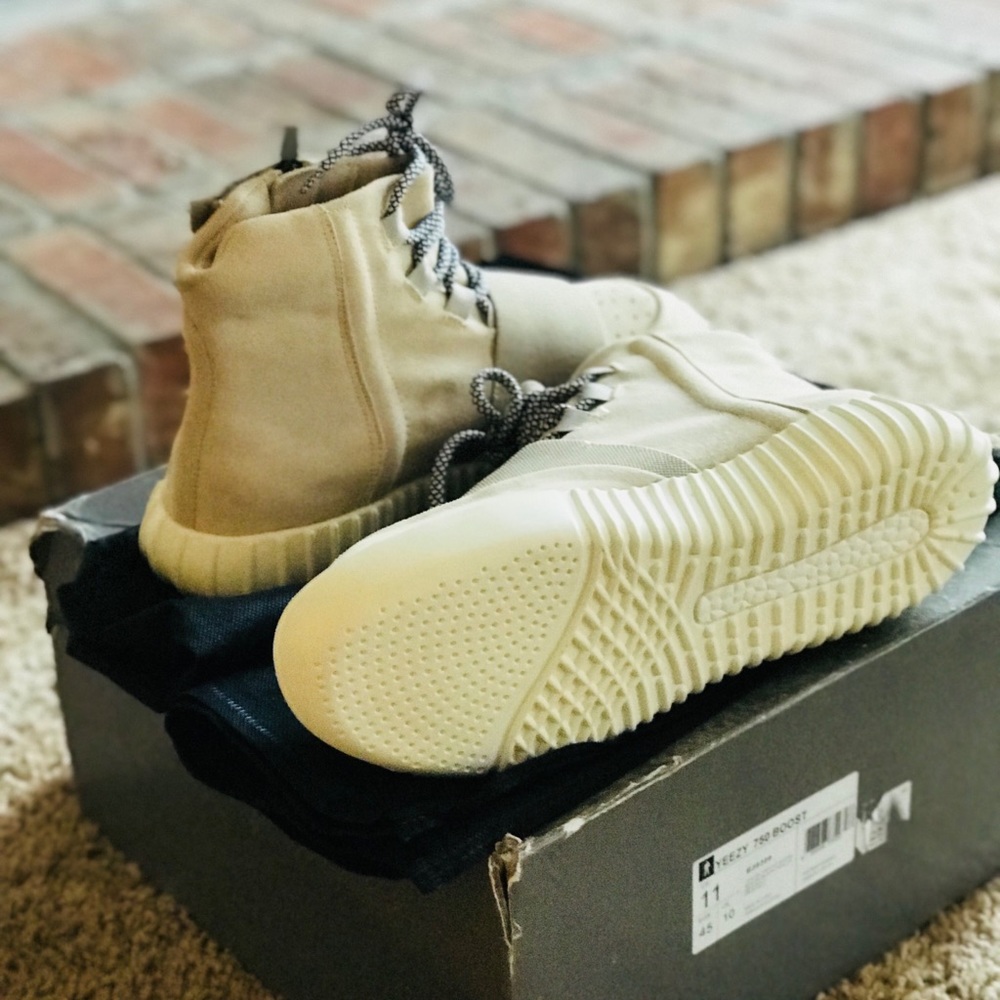 Yeezy Boost 750 OG light brown. Brand new.